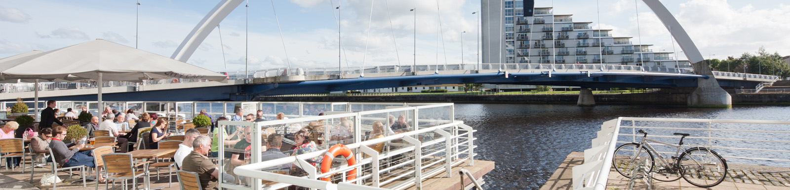 Al fresco dining at on the banks of the Clyde